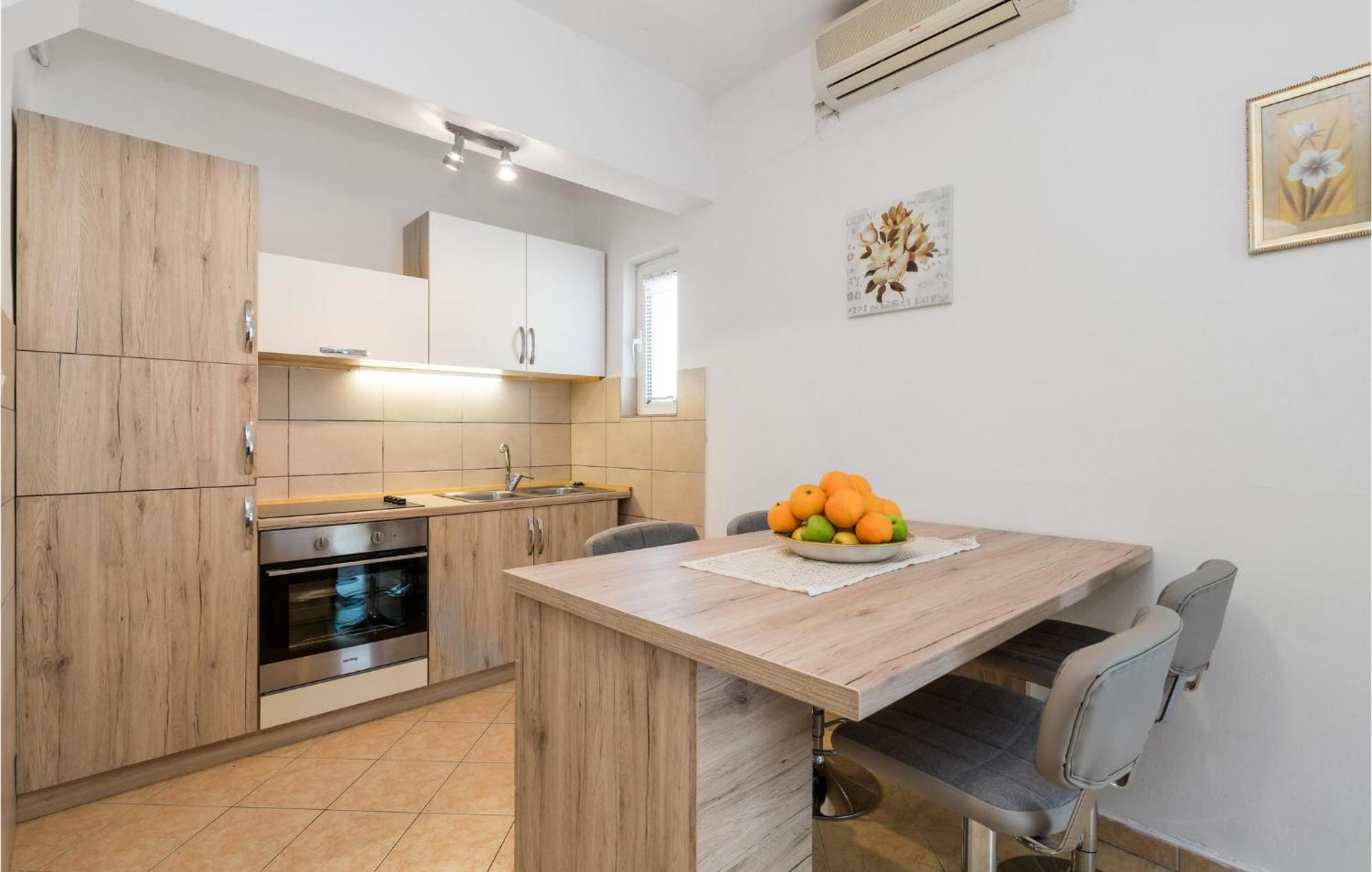 1 Bedroom Amazing Apartment In Kampor Luaran gambar